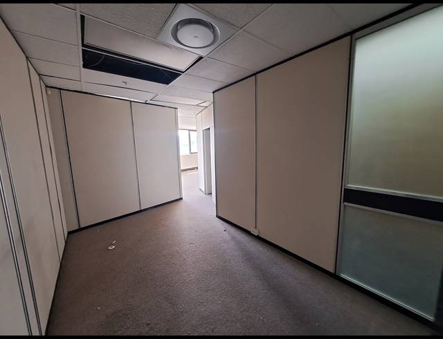 143M² OFFICE TO LET IN DUNKELD WEST